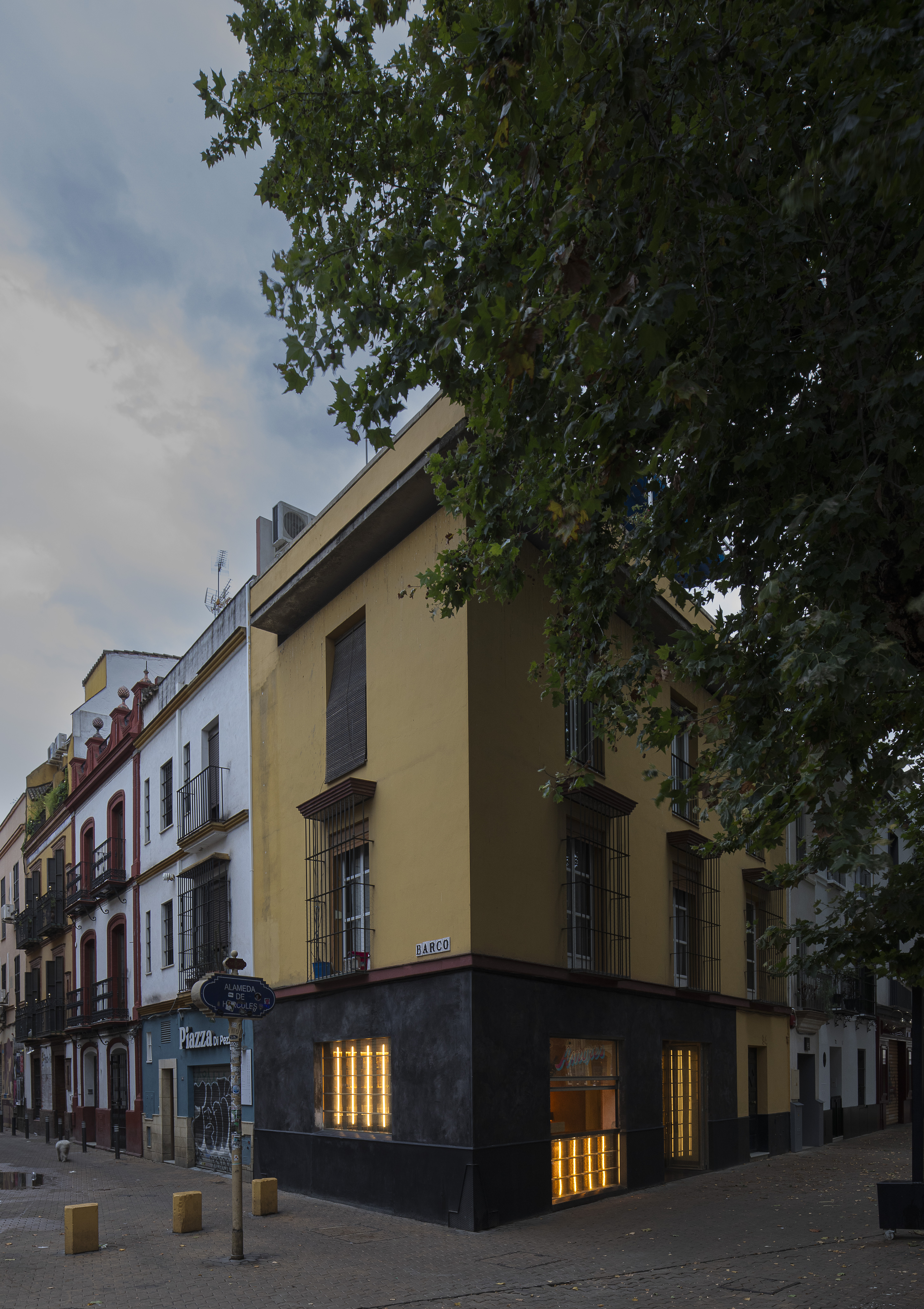 EXTERIOR - LOCAL DE TRAGOS MEXICANO EN SEVILLA - ESTUDIO ARQUITECTURA CHICO MUÑOZ