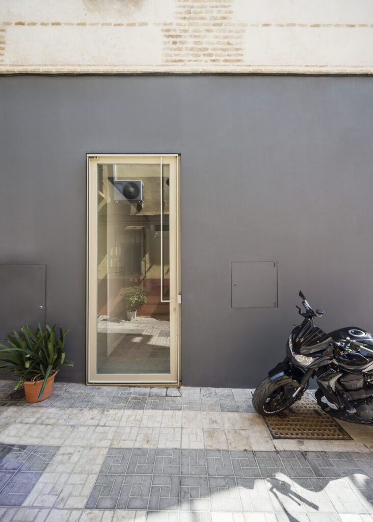 ENTRADA - TRES CASA EN UNA - MÁLAGA - CHICO MUÑOZ ESTUDIO - ARQUITECTURA